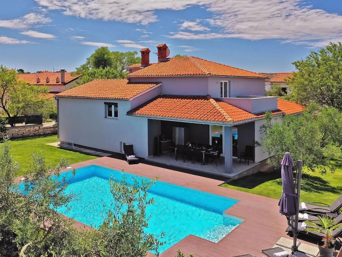 Modern Villa In Pula With Pool And Parking Vinkuran