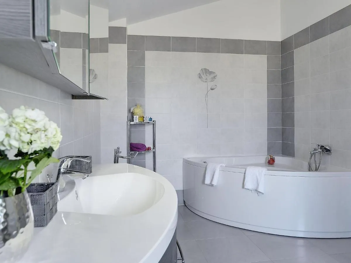 Modern Villa In Pula With Pool And Parking Vinkuran