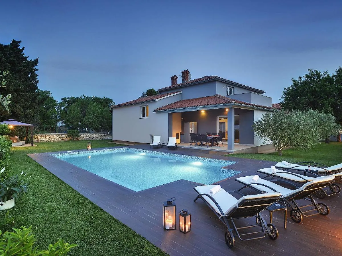 Modern Villa In Pula With Pool And Parking Vinkuran Croatia