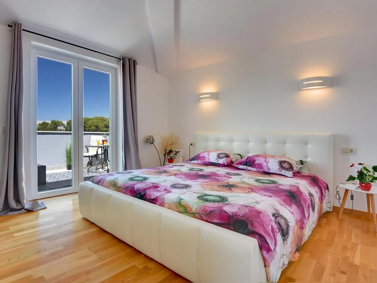 Modern Villa In Pula With Pool And Parking Vinkuran 0*,  Croatia