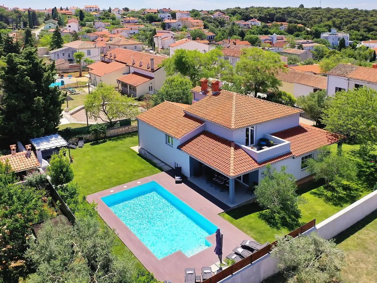 Modern Villa In Pula With Pool And Parking Vinkuran