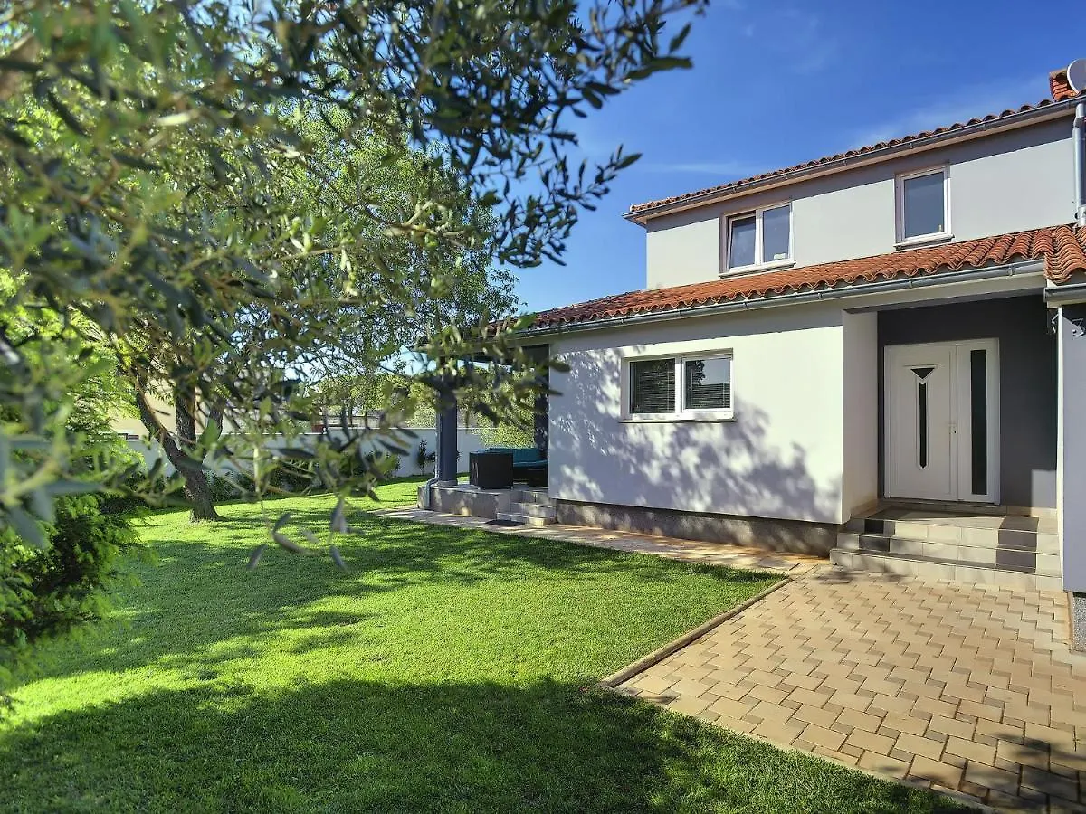 Modern Villa In Pula With Pool And Parking Vinkuran