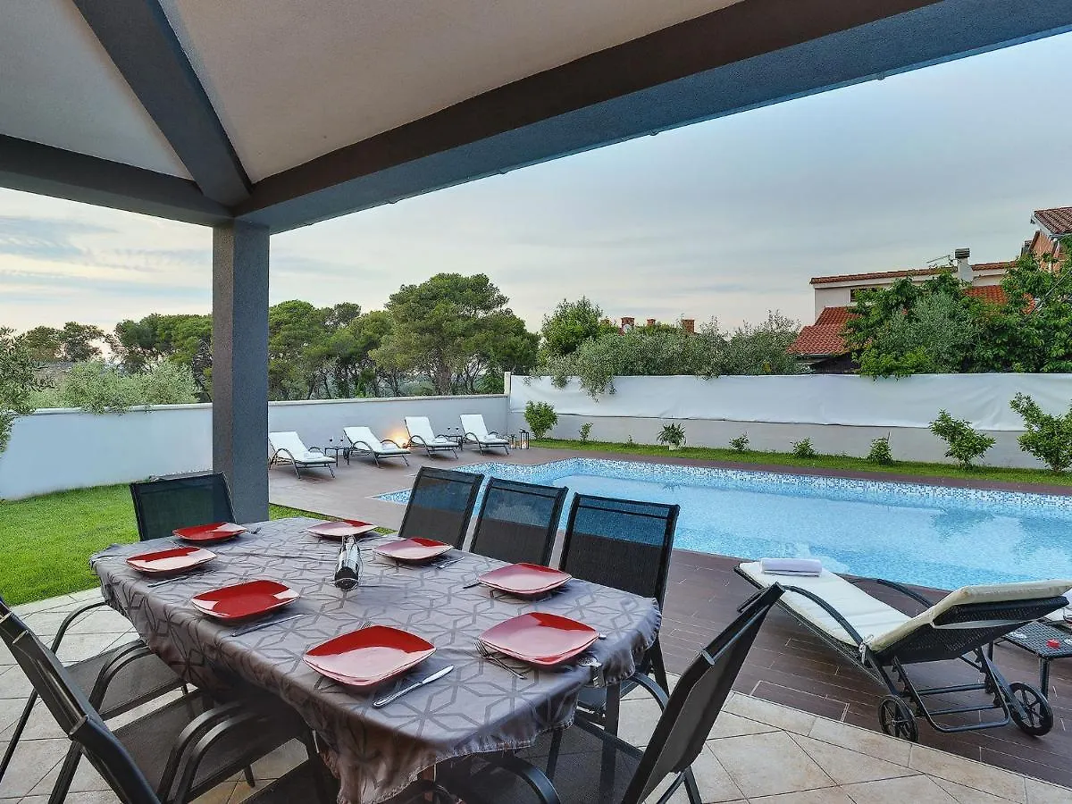 Modern Villa In Pula With Pool And Parking Vinkuran